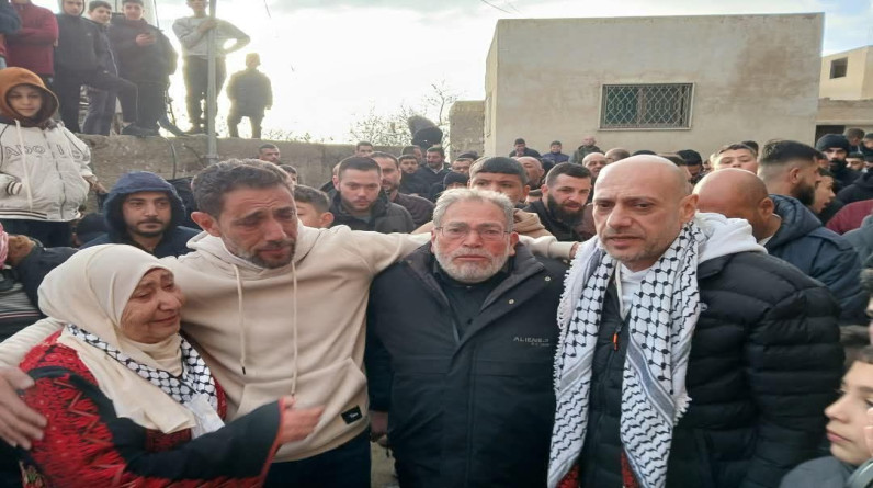 فيديو| بعد 22 عامًا من الفراق.. المحرر شادي البرغوثي في حضن والده